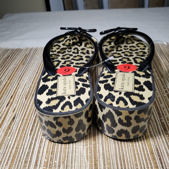 Kate Spade New York Women's Wedge Flip Flop Size 6 - Picture 3 of 4